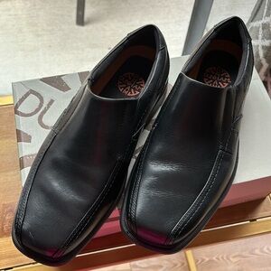 Dillon by Dunham slip on leather shoe lightweight size 9 and 9.5 4e xwide new